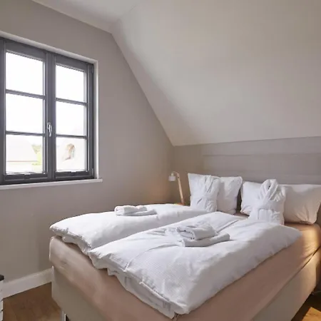 Reetland Am Meer - Premium Reetdachvilla Mit 3 Schlafzimmern, Sauna Und Kamin E24 Dranske Exterior photo