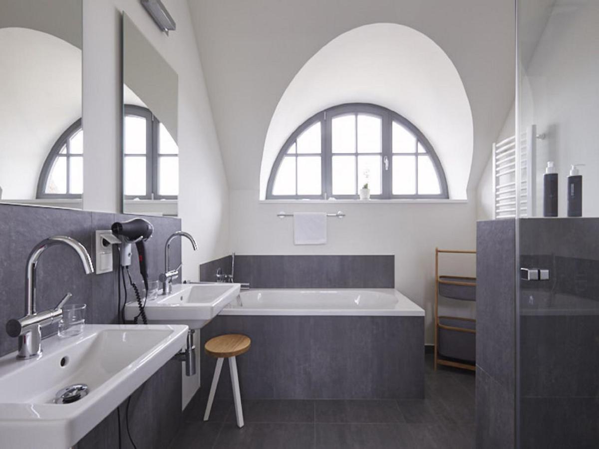 Holiday home Reetland Am - Premium Reetdachvilla Mit 3 Schlafzimmern, Sauna Und Kamin E24 Dranske