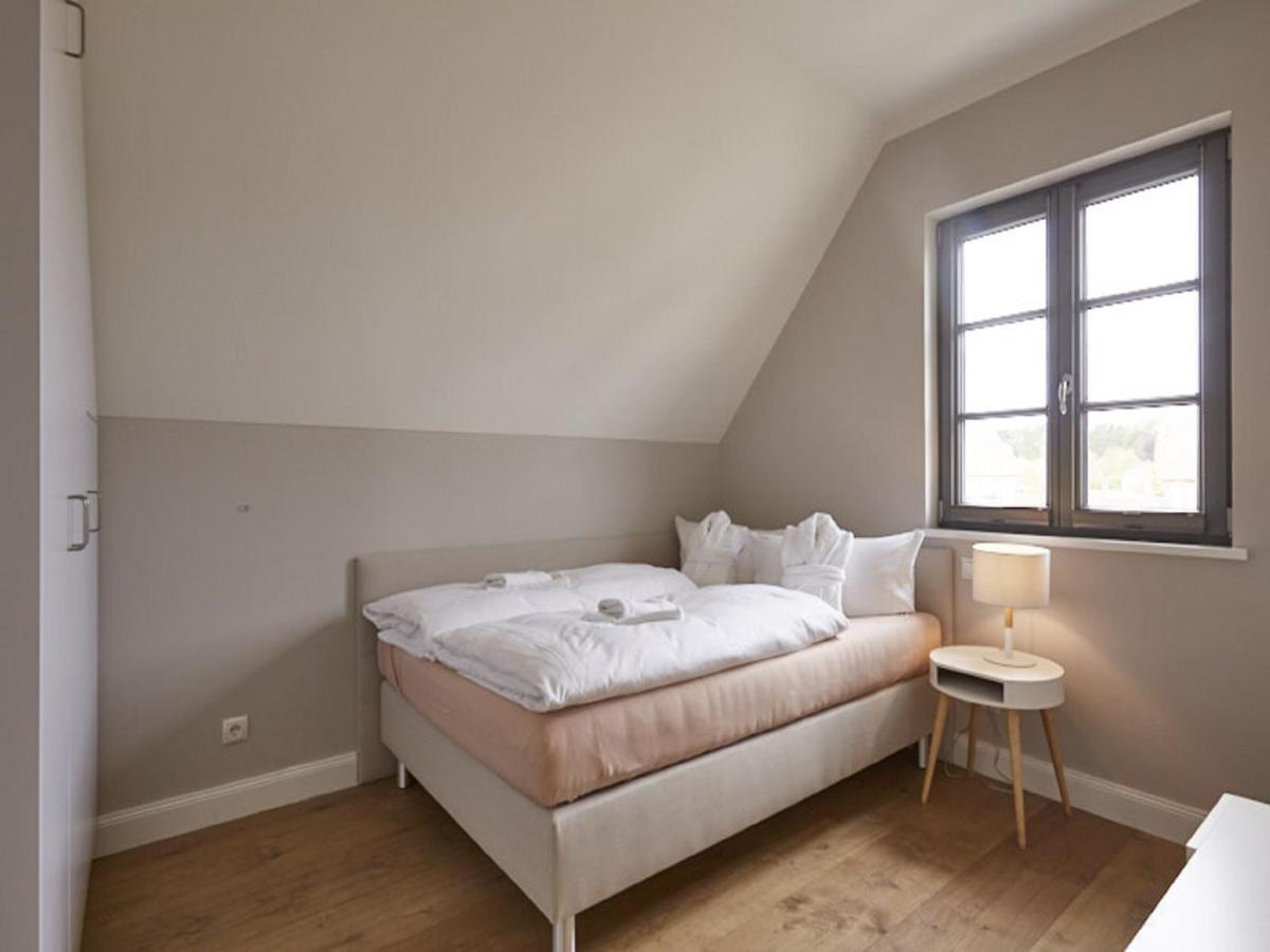Holiday home Reetland Am - Premium Reetdachvilla Mit 3 Schlafzimmern, Sauna Und Kamin E24 Dranske